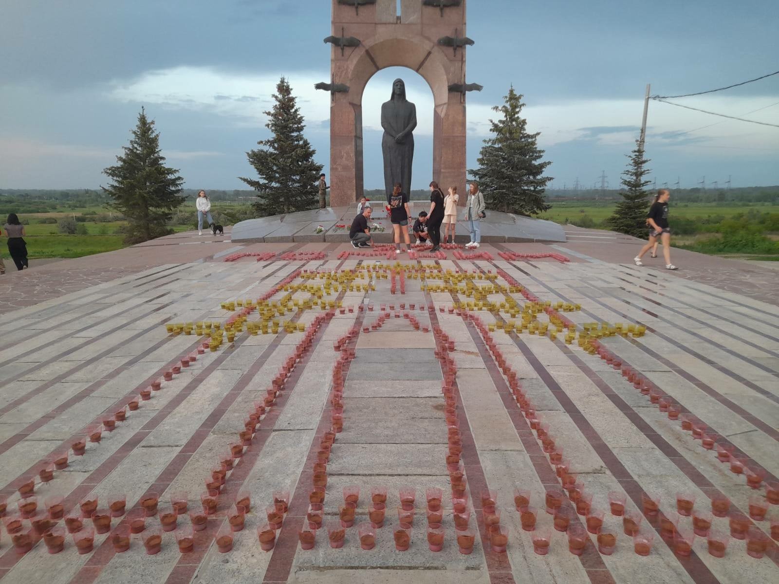 В посёлке Алексеевка прошла международная акция «Огненные картины войны» —  Сайт администрации Городского округа Кинель